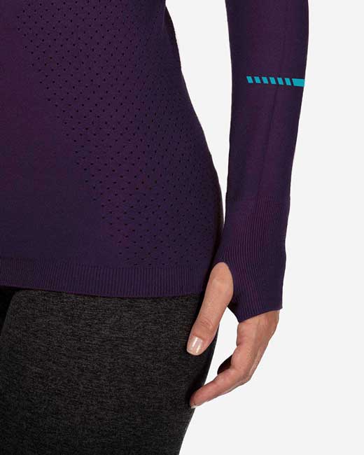 Thumbhole